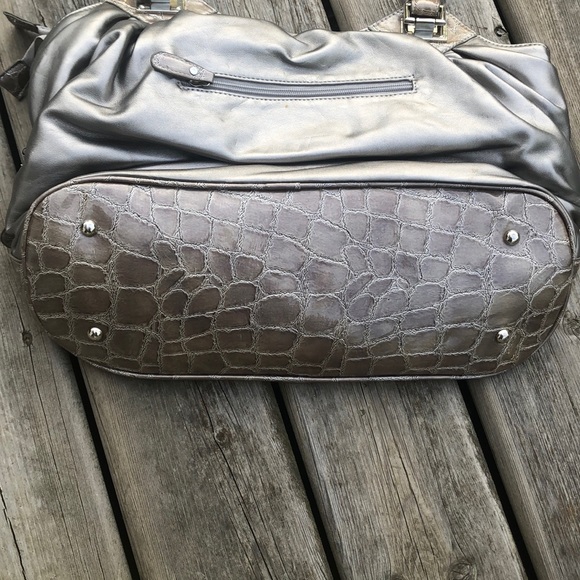 Large Handbag - Picture 5 of 10